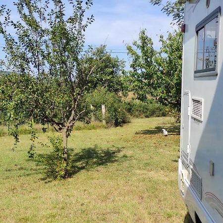 Charmant camping-car à la campagne Labessiere-Candeil Extérieur photo