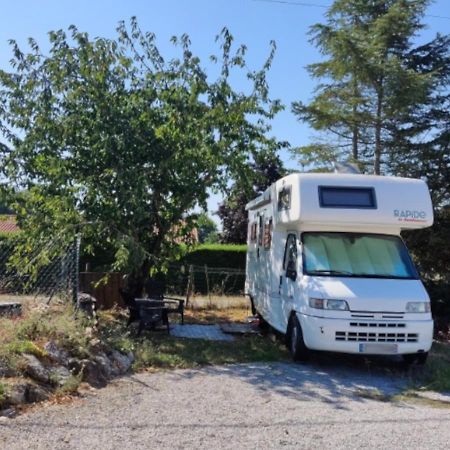 Charmant camping-car à la campagne Labessiere-Candeil Extérieur photo