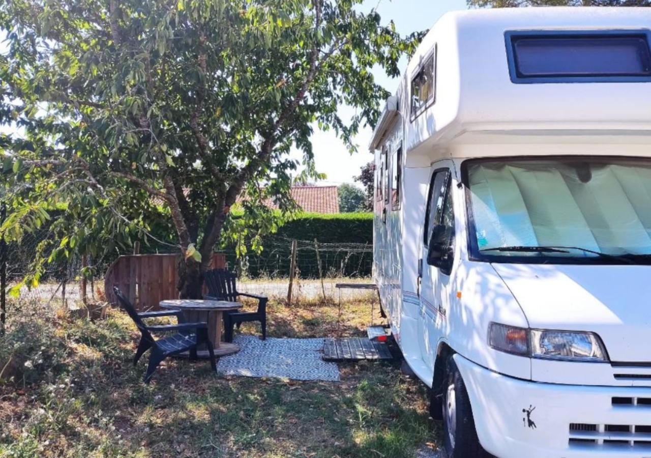 Charmant camping-car à la campagne Labessiere-Candeil Extérieur photo